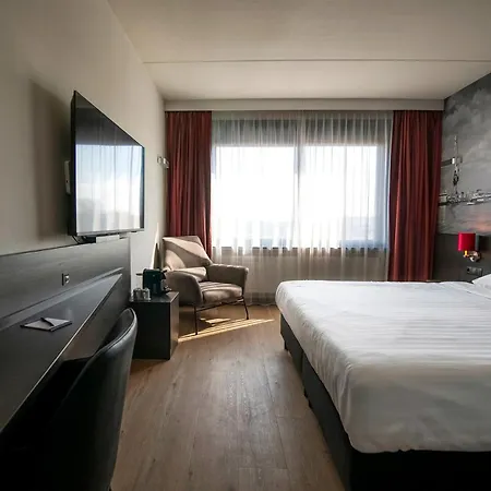 باستيون أليكساندر 4*